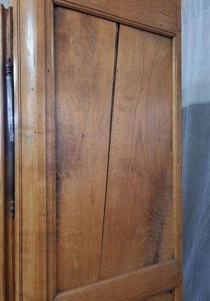 Oak cupboard
XVIII
231 x 165 x 50 cm
Cornice...