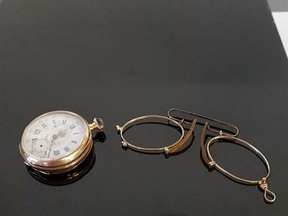 Pocket watch in gold and 750°/ 00 gold binoculars....