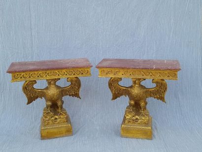 Paire de consoles en bois sculpté et peint...