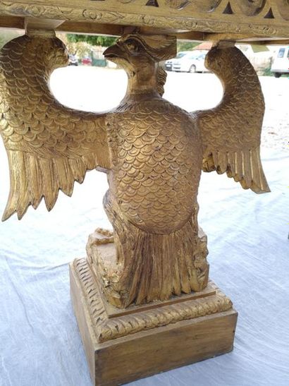 Paire de consoles en bois sculpté et peint...