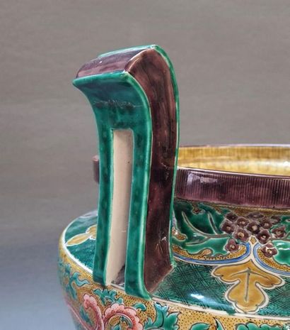 Cache pot tripode en porcelaine asiatique,...