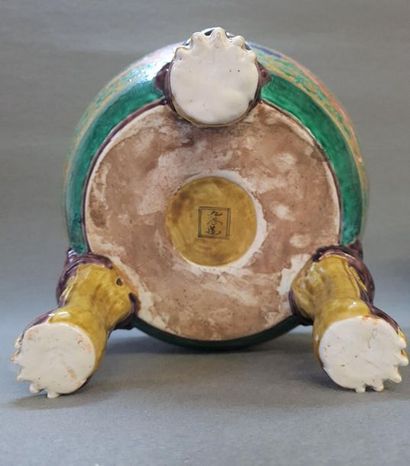 Cache pot tripode en porcelaine asiatique,...