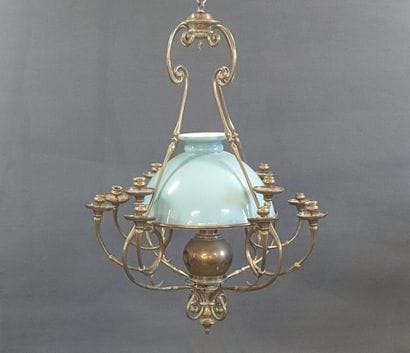 Large brass chandelier and opaline lampshade
Napoleon...