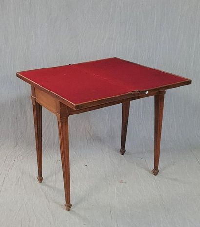 Table à jeux plateau marqueté.
Epoque Louis...