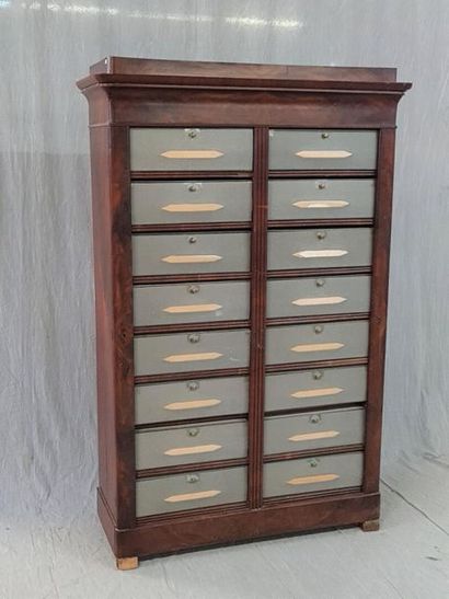 Mahogany cardboard box.
 19th century.
167...