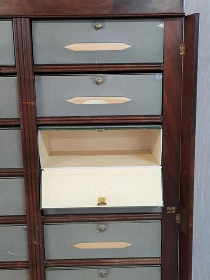 Mahogany cardboard box.
 19th century.
167...