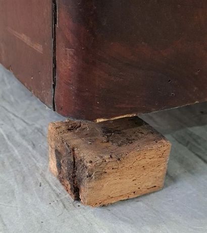 Mahogany cardboard box.
 19th century.
167...