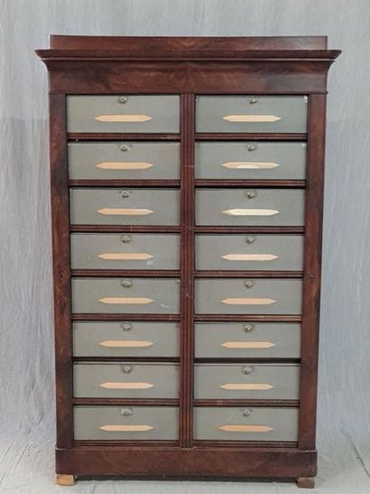 Mahogany cardboard box.
 19th century.
167...