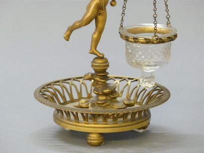 Lampe à huile en bronze et coupe cristal...