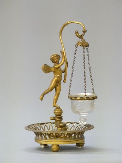 Lampe à huile en bronze et coupe cristal...