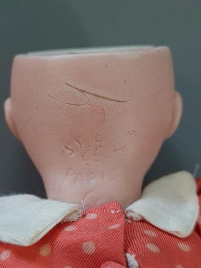 Poupée Bleuette SFBJ 60 tête porcelaine
Marquée...