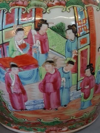 Paire de vases en porcelaine de CANTON fin...