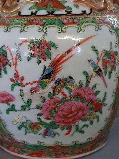 Paire de vases en porcelaine de CANTON fin...