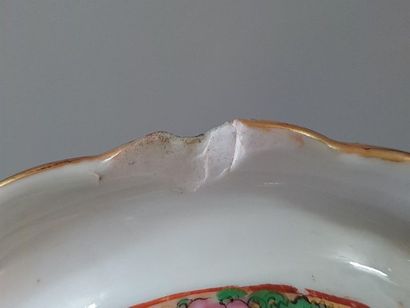 Paire de vases en porcelaine de CANTON fin...