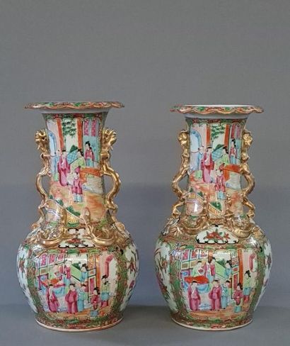 Paire de vases en porcelaine de CANTON fin...