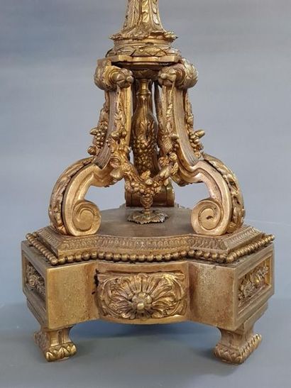 Paire de candélabres en bronze doré à sept...