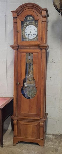 Horloge gaine en noyer à demi colonnes, balancier...