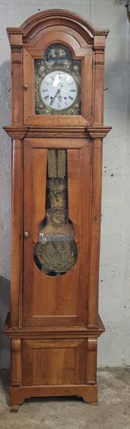Horloge gaine en noyer à demi colonnes, balancier...