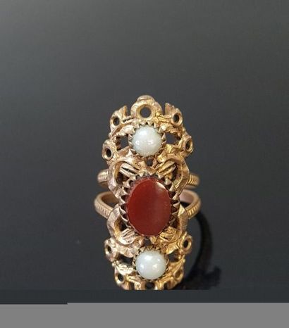 Ring in metal and fantasy stones.
Adjustable...