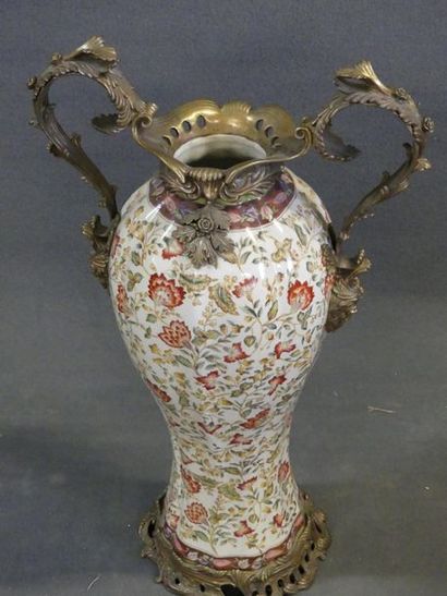 Large earthenware vase with flower decoration,...