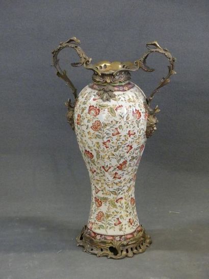 Large earthenware vase with flower decoration,...