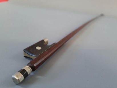 Archet
L. :74,5 cm. 