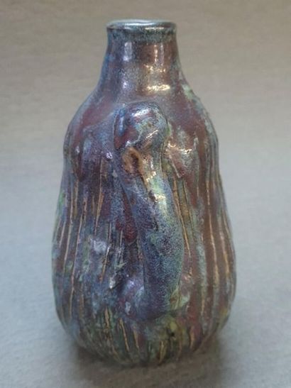 Eugène LION (1867-1945)
Vase à anse latérale,...