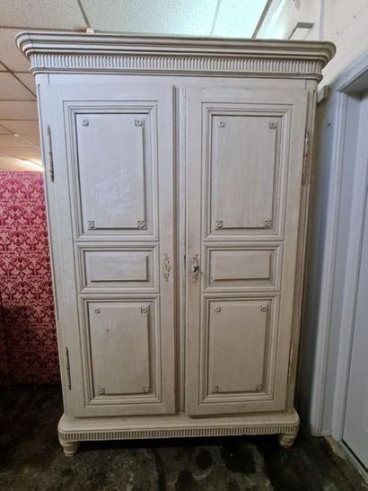 Armoire rustique d'époque Louis XVI, 
relaquée
220...