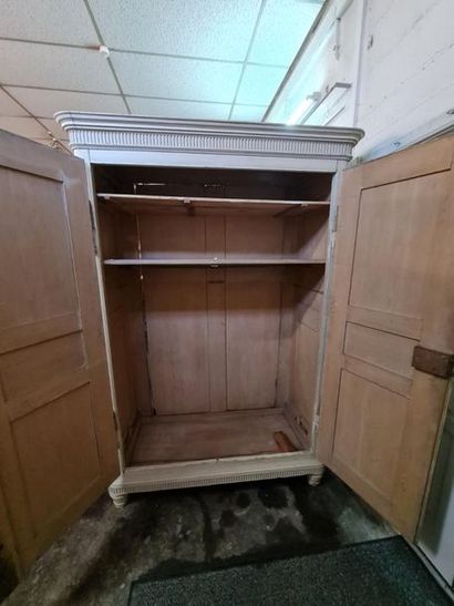 Armoire rustique d'époque Louis XVI, 
relaquée
220...