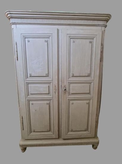 Armoire rustique d'époque Louis XVI, 
relaquée
220...