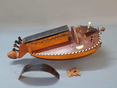 Vielle à manivelle Pimpard à Jenzat.
à r...