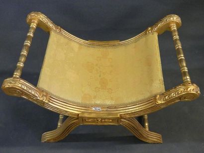 Paire de tabourets curules en bois et stuc...