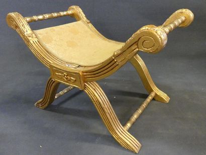 Paire de tabourets curules en bois et stuc...