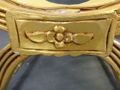 Paire de tabourets curules en bois et stuc...