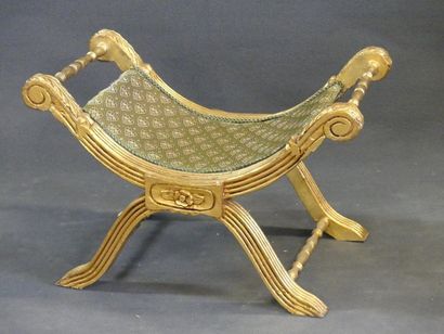 Paire de tabourets curules en bois et stuc...