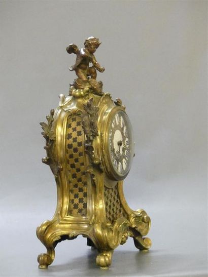 LEMAIRE in Paris: Violin cartel in gilt bronze...