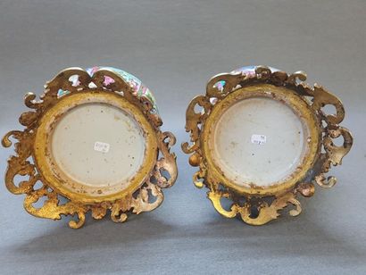 Paire de vases en porcelaine de Canton,
Décor...