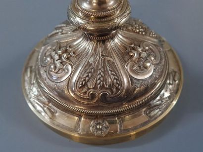 Ciboire en argent vermeillé à décor en repoussé...