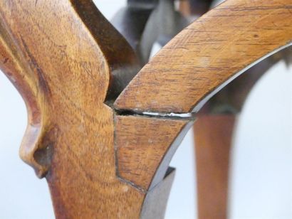 Tabouret de musicien en noyer mouluré.
Epoque...