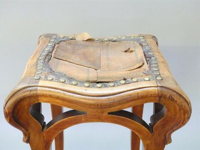 Tabouret de musicien en noyer mouluré.
Epoque...