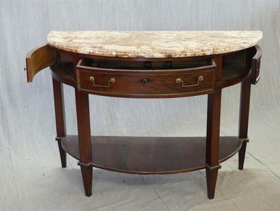 Mahogany veneered half-moon console.
Louis...