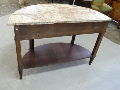 Mahogany veneered half-moon console.
Louis...