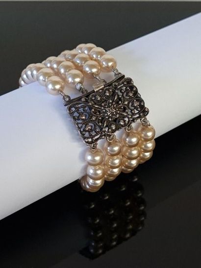 Fantasy pearl bracelet on four rows, interlaced...