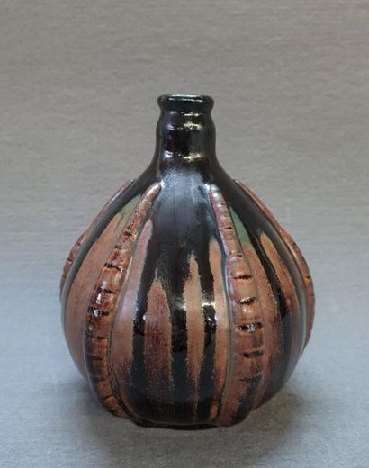 Lucien ARNAUD à Saint Amand pour PRIMAVERA.
Vase...