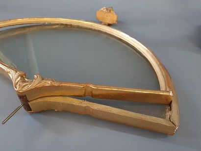 Vitrine de table à éventail en bois et stuc...