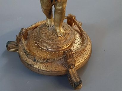 Paire de cassolettes en bronze doré figurant...