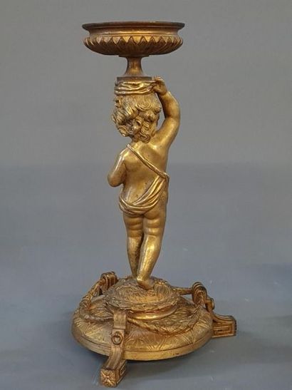 Paire de cassolettes en bronze doré figurant...