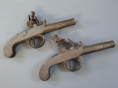 Paire de petits pistolets d'arçon en métal...