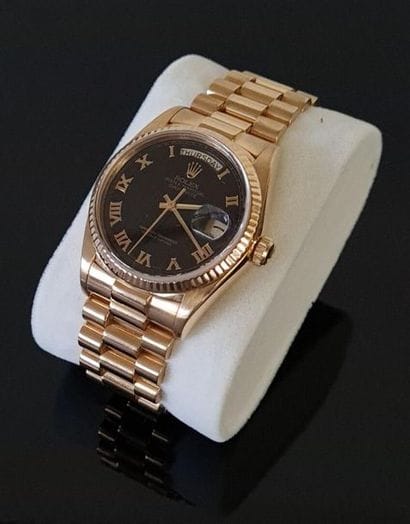 ROLEX DAY-DATE GOLD 
Men's gold watch.
No....