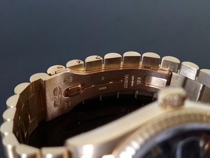 ROLEX DAY-DATE GOLD 
Men's gold watch.
No....